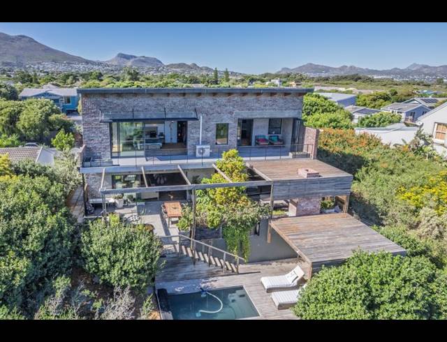 3 BEDROOM HOUSE FOR SALE IN CHAPMANS PEAK
